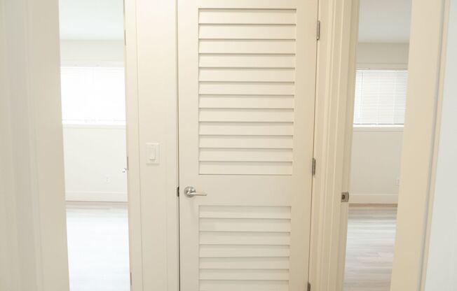 2 beds, 1 bath, 870 sqft, $2,100, Unit 57-7