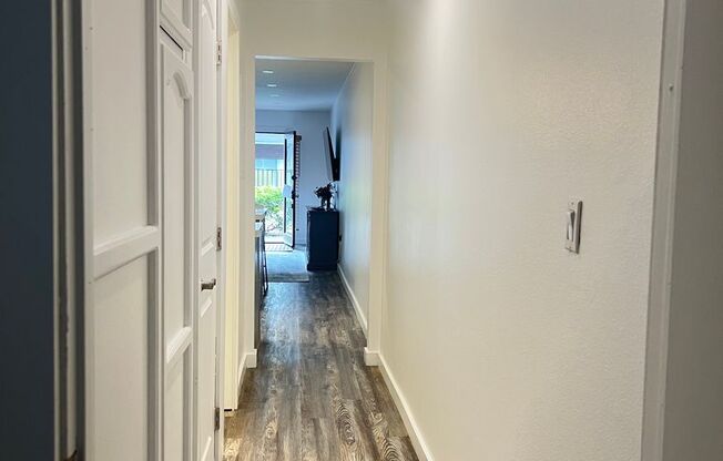 1 bed, 1 bath, 572 sqft, $2,995, Unit Los Caballeros #106