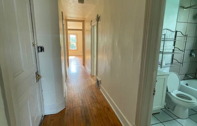 2 beds, 1 bath, $1,395, Unit 2485A N Cramer St.