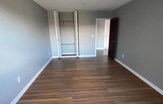 Large one bedroom condo newly renovated with stainless steel appliances