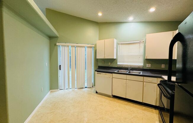 Charming 3 bedroom, 2 Bathroom Home in Kissimmee!!