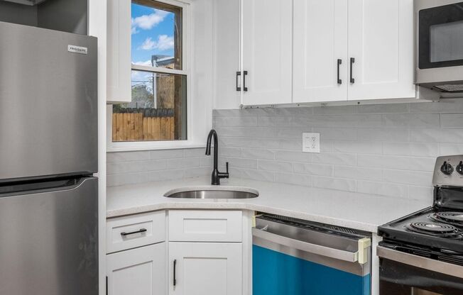 Port Richmond 3bd/2.5bth w/ Patio and Den