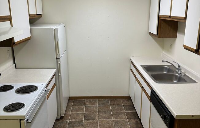 2 beds, 1 bath, 900 sqft, $875, Unit 109