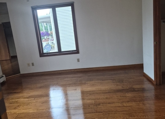 4 beds, 1 bath, 2,000 sqft, $3,800, Unit 1