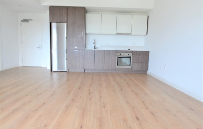 1 bed, 1 bath, 757 sqft, $3,800, Unit 921