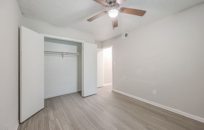 2 beds, 1 bath, 770 sqft, $1,100, Unit A4