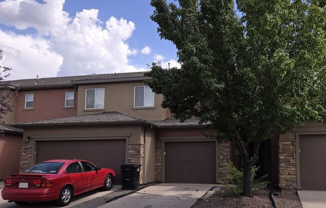 3 beds, 2.5 baths, $1,495