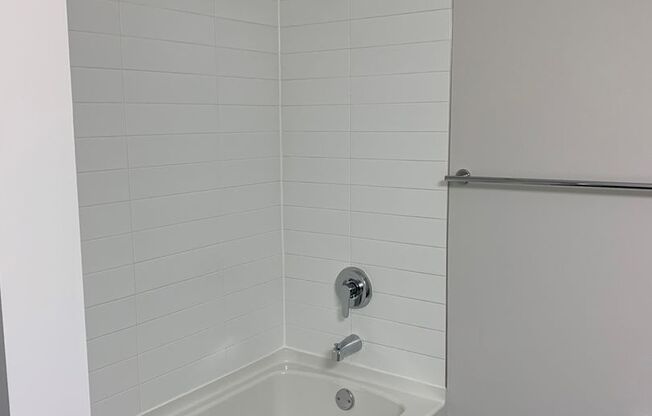 2 beds, 1 bath, 990 sqft, $2,950, Unit 355