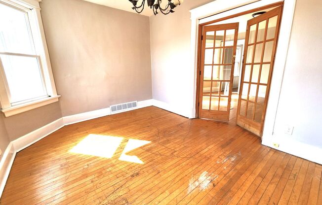 ENTEGJ - 3027-3029 N Holton Ave