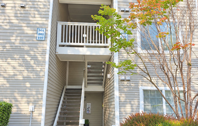 Welcome Home! Beautiful, Like-New 2-Bedroom Condo in a Convenient Location