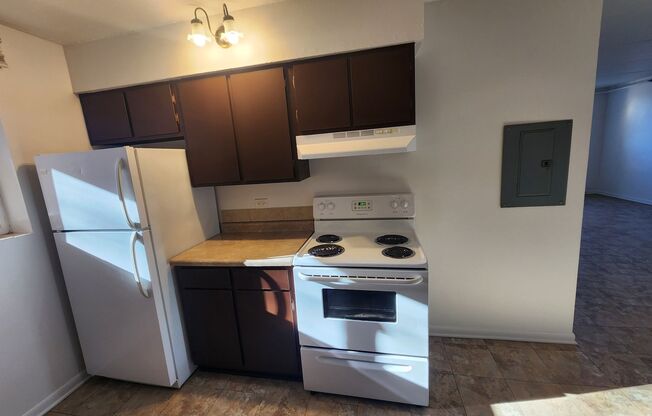 2 beds, 1 bath, 914 sqft, $1,480, Unit GF