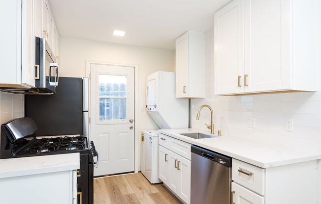 COMING SOON!! Amazing Renovated 1-BR Unit in La Mesa with W/D in unit! Marketing DescriptionComing Soon - July 26th!