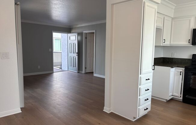 2 beds, 1 bath, 850 sqft, $2,760, Unit 1561M