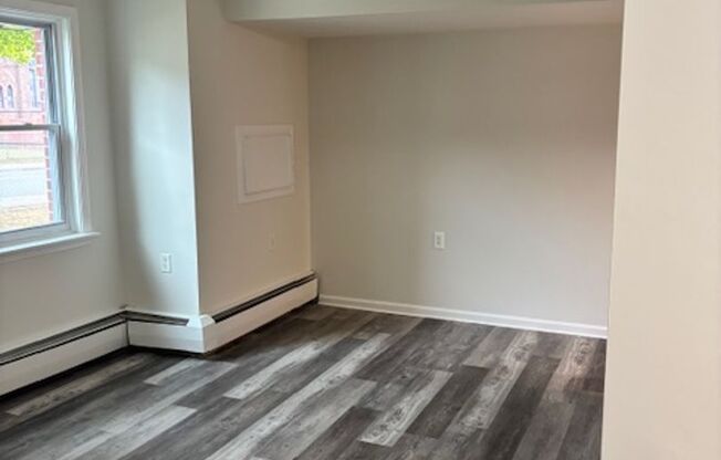 2 beds, 1.5 baths, $1,495, Unit Unit 1