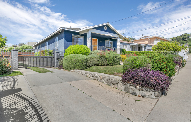 2347 MOSS AVE