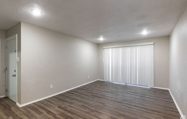 2 beds, 1 bath, 990 sqft, $845, Unit H6