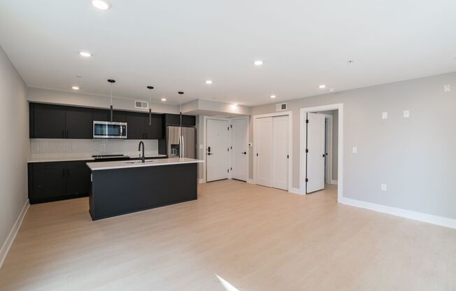 1 bed, 1 bath, 735 sqft, $1,650, Unit 501