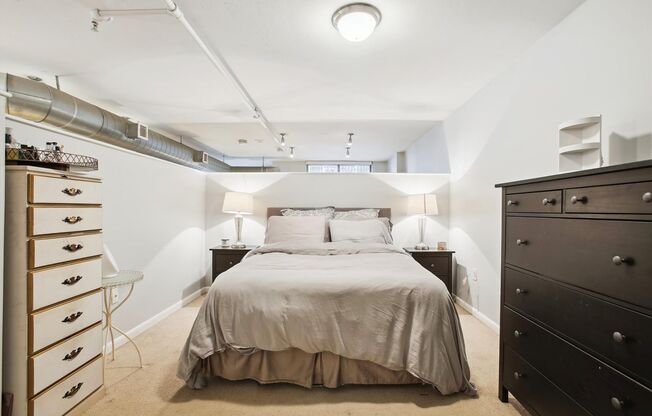 1 bed, 1 bath, $2,500