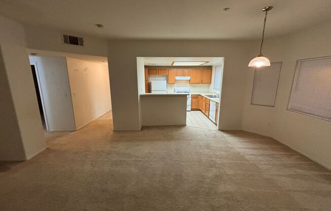 Beautiful 2BED/2BATH/1Car Condo located in the Aspen peak Community