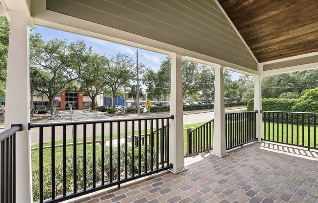 Charming Orlando Bungalow with Oversized Yard, Parking & Lawn Service Included