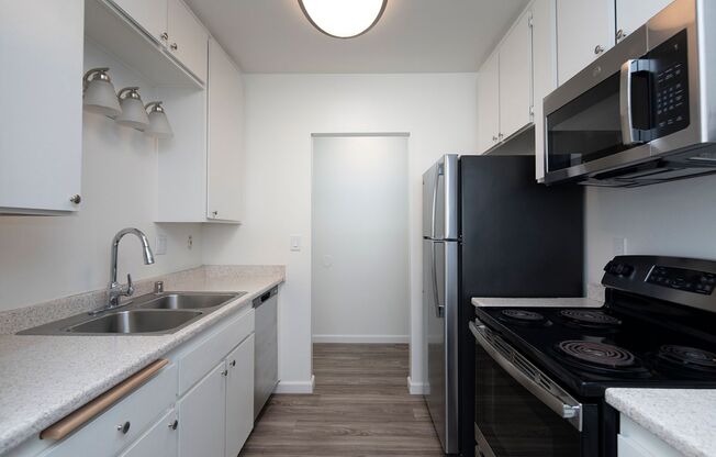 3 beds, 2 baths, 1,186 sqft, $3,195, Unit C-10