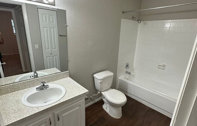 1 bed, 1 bath, 583 sqft, $1,100, Unit 52
