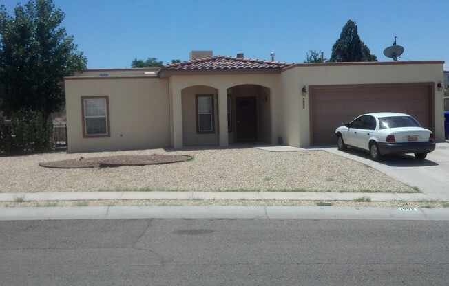 Beautiful 3 Bedroom, 2 Bathroom, Available Now!! **Move In Special $400.00 off First Months Rent**