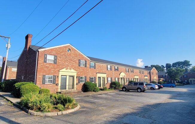 2530 E North St 14B Greenville, SC 29615 Fenced Townhome In Center of Town