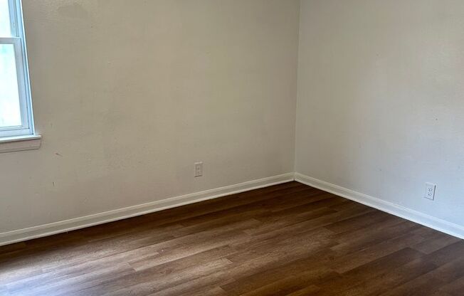 3 beds, 1 bath, $900