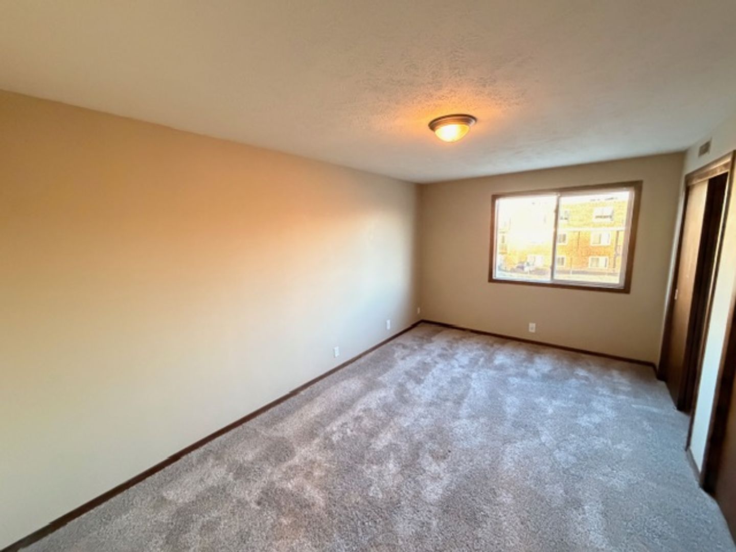 1 bed, 1 bath, 650 sqft, $870, Unit 1515-13