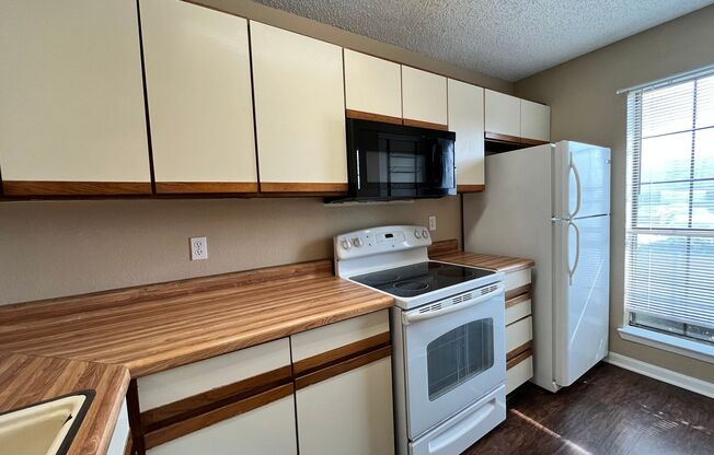 2 beds, 1 bath, $1,350