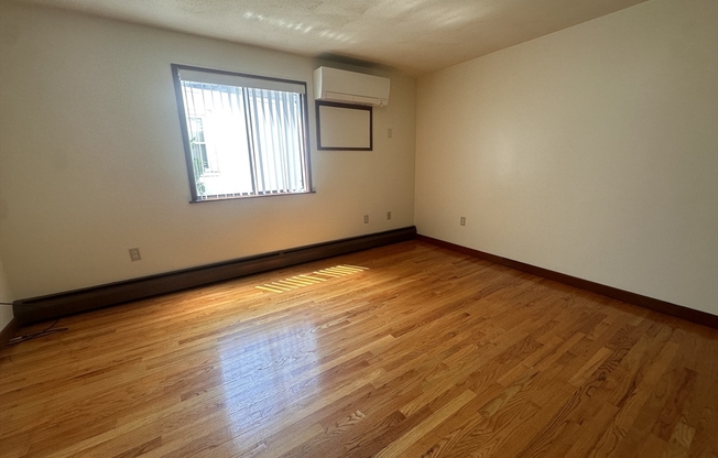 3 beds, 1 bath, 1,000 sqft, $3,000, Unit 2