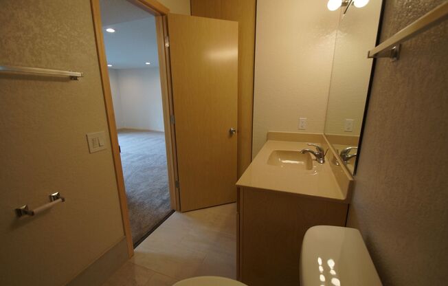 2 beds, 2 baths, 1,050 sqft, $1,724, Unit 206