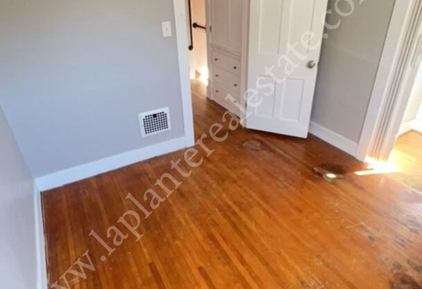 3 beds, 1 bath, $1,350