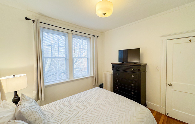 2 beds, 1 bath, 800 sqft, $5,000, Unit 12