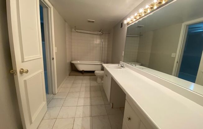 2 beds, 2 baths, 1,000 sqft, $1,650, Unit 29
