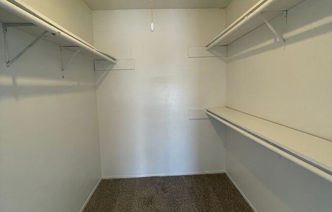 2 beds, 2 baths, 902 sqft, $1,070, Unit 231