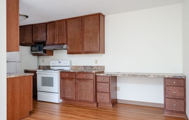 2 beds, 1 bath, 900 sqft, $1,400, Unit 409
