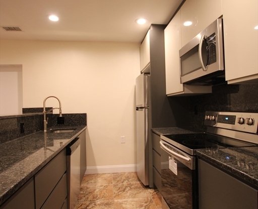 1 bed, 1 bath, 650 sqft, $2,700, Unit 3