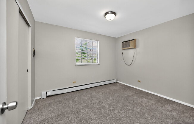 1 bed, 1 bath, 400 sqft, $875, Unit 13