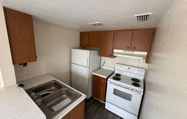 Spacious Remodeled 1BR/1BA  Apartment with Beautiful New LVT Flooring