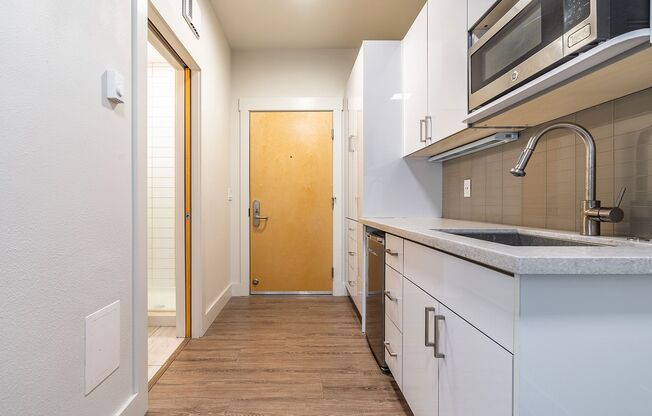 Studio, 1 bath, 210 sqft, $1,015, Unit 102