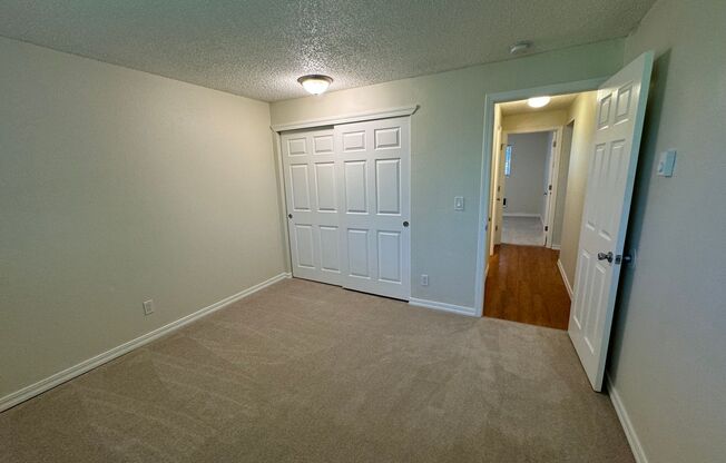 2 beds, 1 bath, 850 sqft, $1,600, Unit 44
