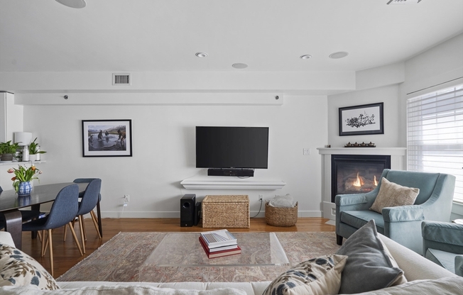 33 MIDDLE ST