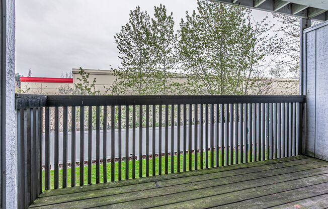 2 beds, 1 bath, 980 sqft, $1,645