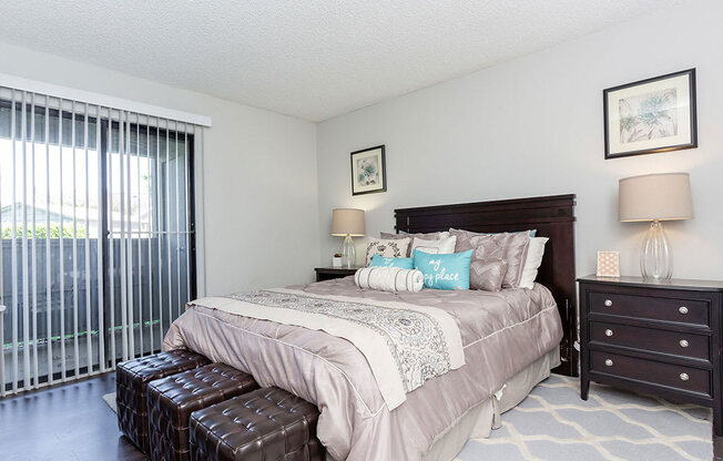 Bedroom With Expansive Windows at Water Ridge Apartments, CLEAR Property Management, Texas, 75061
