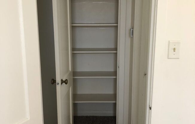 2 beds, 1 bath, 720 sqft, $695, Unit 1300-1517