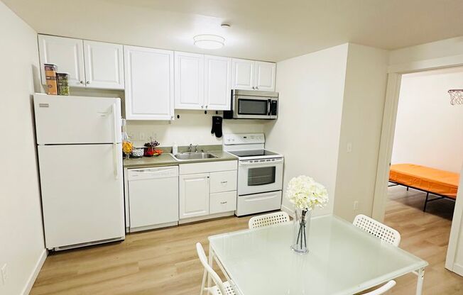 1 bed, 1 bath, 237 sqft, $995, Unit DaVinci-302-A-Upgraded