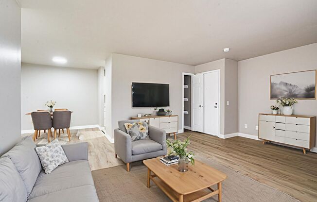 2 beds, 1 bath, 878 sqft, $1,349, Unit 4613-06