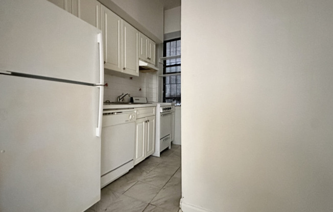 2 beds, 1 bath, $3,500, Unit 1